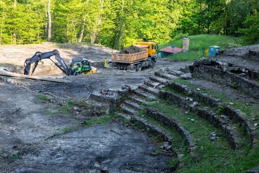 Prace przy modernizacji amfiteatru w Lipniku....