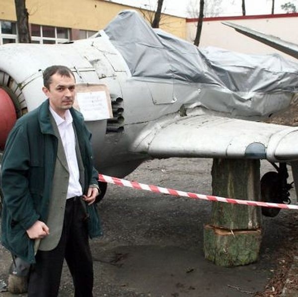 - Ci, którzy się na tym znają, zapewniają mnie, że uda się ten samolot wyremontować - mówi Krzysztof Komórkiewicz, dyrektor Zespołu Szkół w Gorzycach.