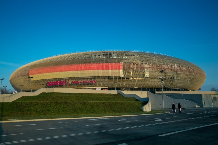 Tauron Arena Kraków z niemiecką flagą na znak solidarności