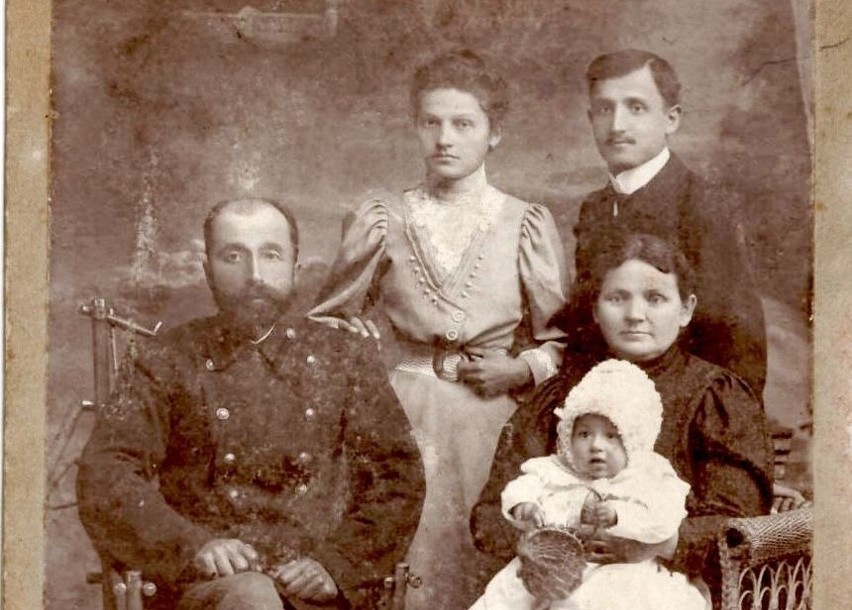 Aleksandra z mężem, synem, córką i wnuczką.