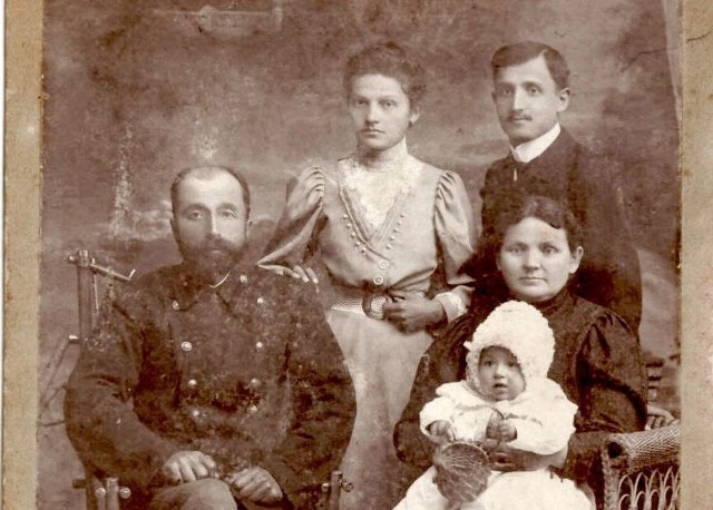 Aleksandra z mężem, synem, córką i wnuczką.