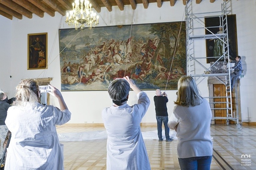 Bezcenne tapiserie wróciły do kieleckiego pałacu (WIDEO, ZDJĘCIA)