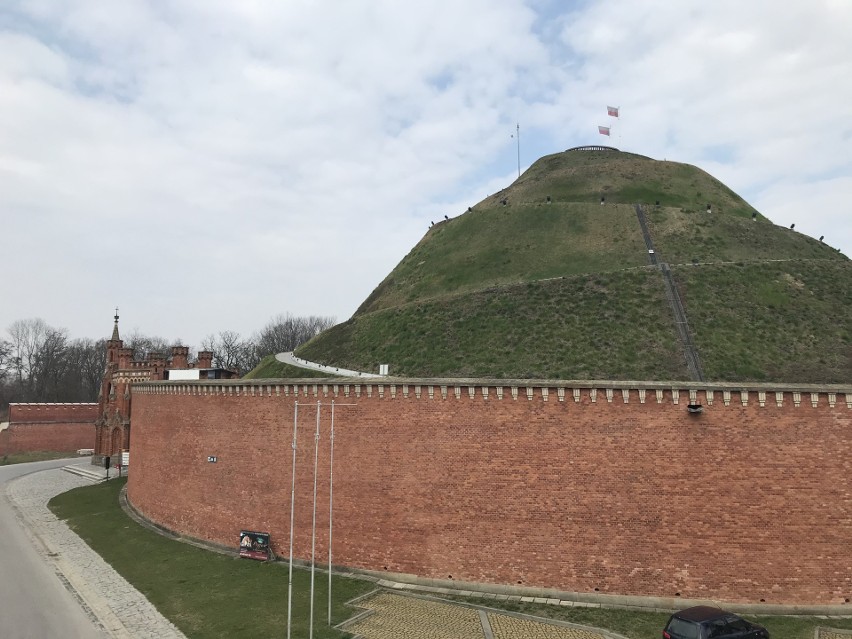 Kopiec Kościuszki w czasie narodowej kwarantanny jest...