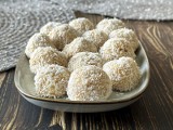 Delicious coconut caramel.  A recipe for sweet balls that taste like the popular fudge.  Watch our video on how to make them 
