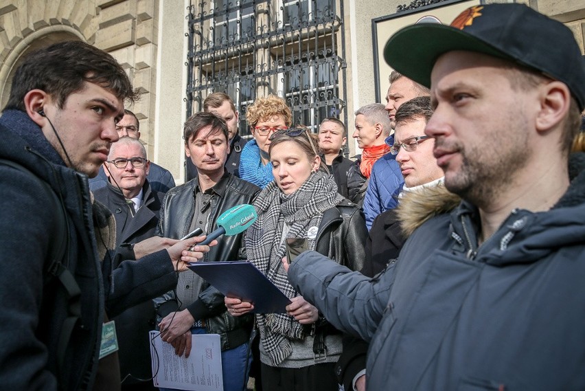 Stowarzyszenie Tolerado, wiceprezydent i radni: Prokuratura powinna ścigać “antyhomoseksualne” auto 