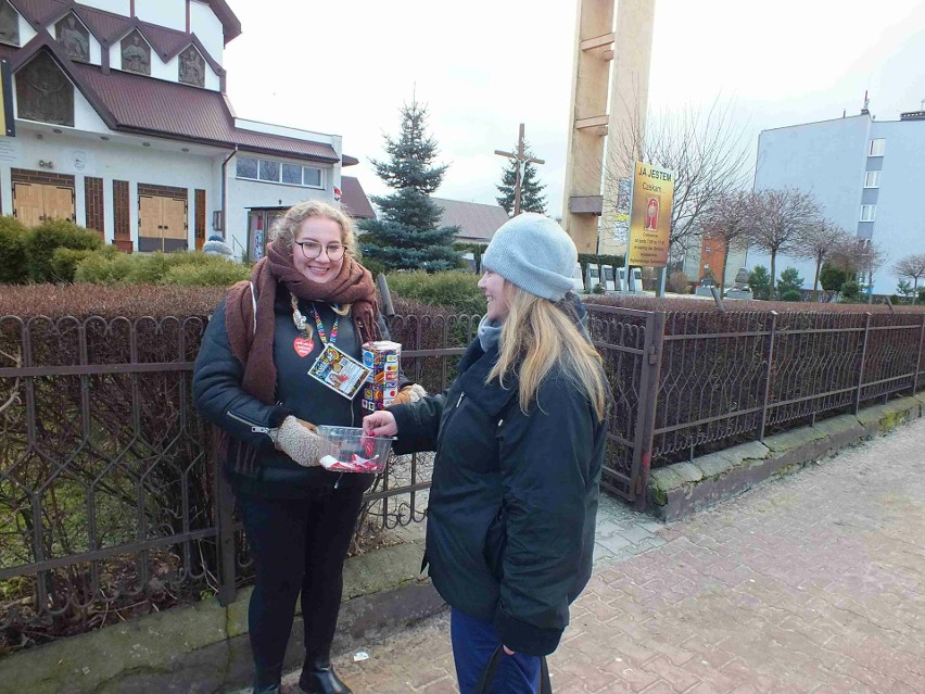 WOŚP 2024 w Starachowicach. Wielu wolontariuszy na ulicach