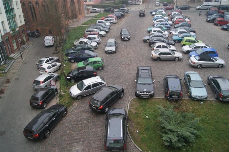 Chamskie parkowanie na Nowym Rynku w Szczecinie