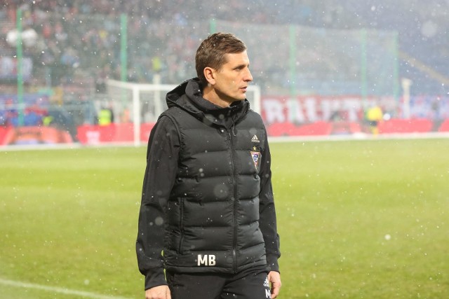 Marcin Brosz rzutem na taśmę wprowadził Górnika Zabrze do Ekstraklasy. Teraz 44-letni szkoleniowiec robi furorę, a Górnik gra nie tylko efektownie, ale przede wszystkim efektywnie.