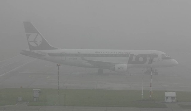 Mgła na wrocławskim lotnisku. Pasażerowie muszą liczyć się z utrudnieniami