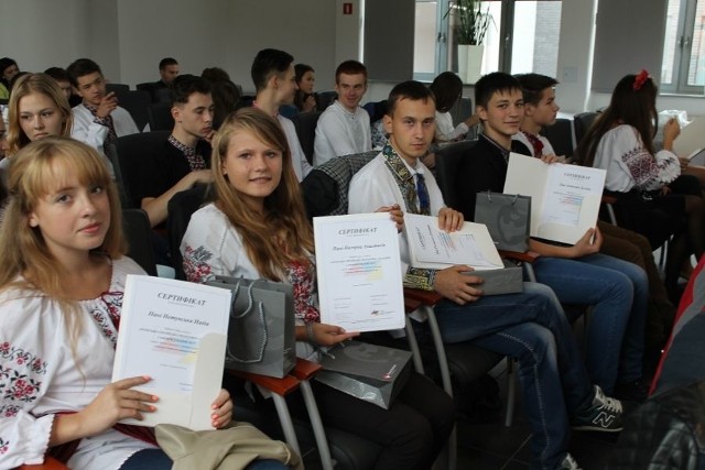 Ukraińska młodzież na zajęciach z samorządności w Gnieźnie, gdzie spotkali się miedzy innymi z rówieśnikami z Radomyśla.