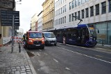 Ulica Ruska we Wrocławiu częściowo otwarta. Tramwaje i samochody jeżdżą jednym pasem. Kiedy MPWiK zakończy remont? 