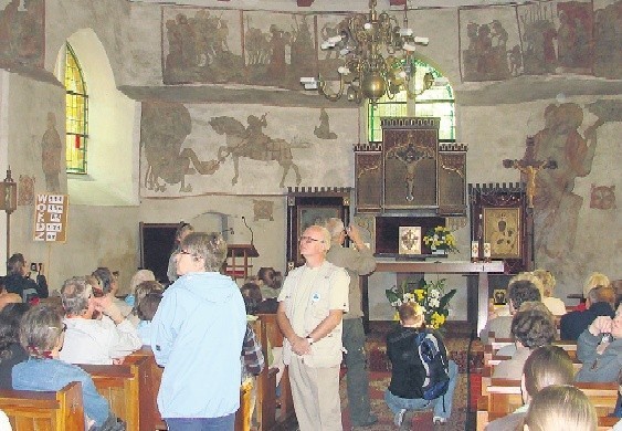 Średniowieczne freski w kościele w podstargardzkich Grzędzicach. To jedno z miejsc, które znalazło się w katalogu.