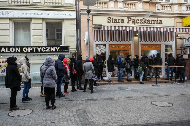 Kolejka po pączki w Poznaniu