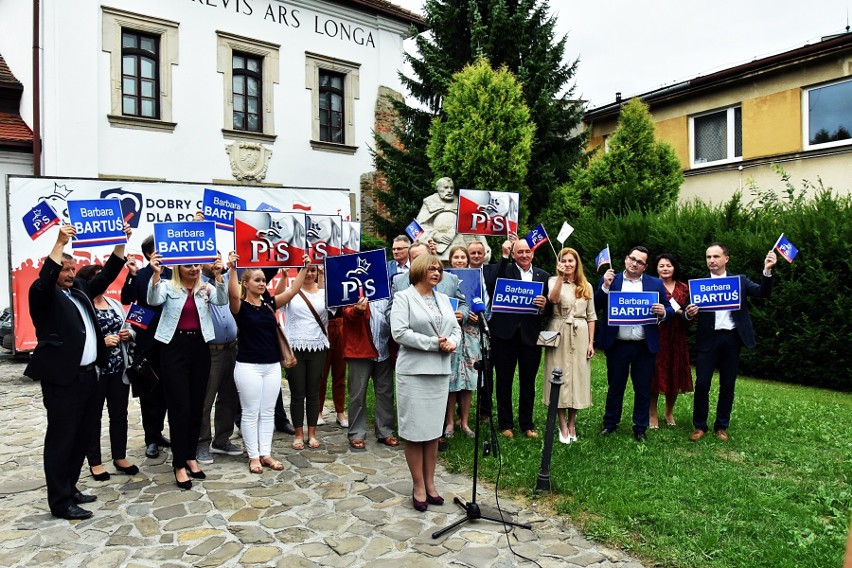 Barbara Bartuś z  PiS rozpoczęła kampanię wyborczą. Przedstawiła swoją drużynę, znów wspiera ją Adam Piechowicz