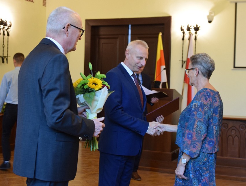 Nagrody otrzymało 21 nauczycieli z Inowrocławia. Zobaczcie...