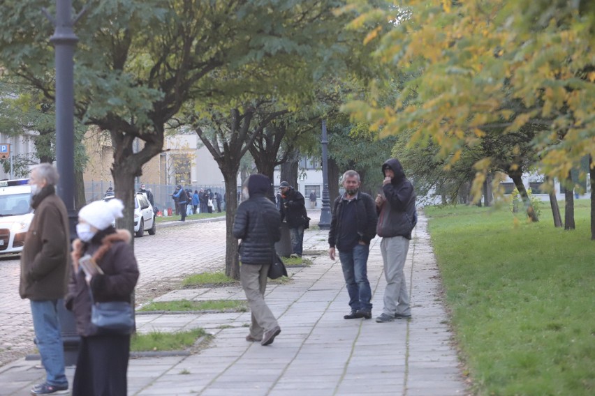 Światowy Dzień Ubogich. Bieda puka do drzwi, ceny ciągle rosną