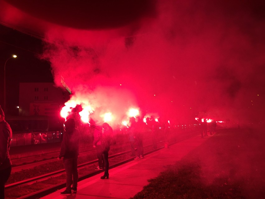 Wielkie racowisko kibiców Lecha Poznań z okazji 99. rocznicy...