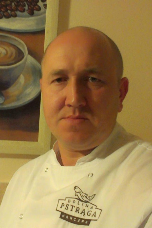 Janusz Flis , szef kuchni w restauracji Karczma Dolina...