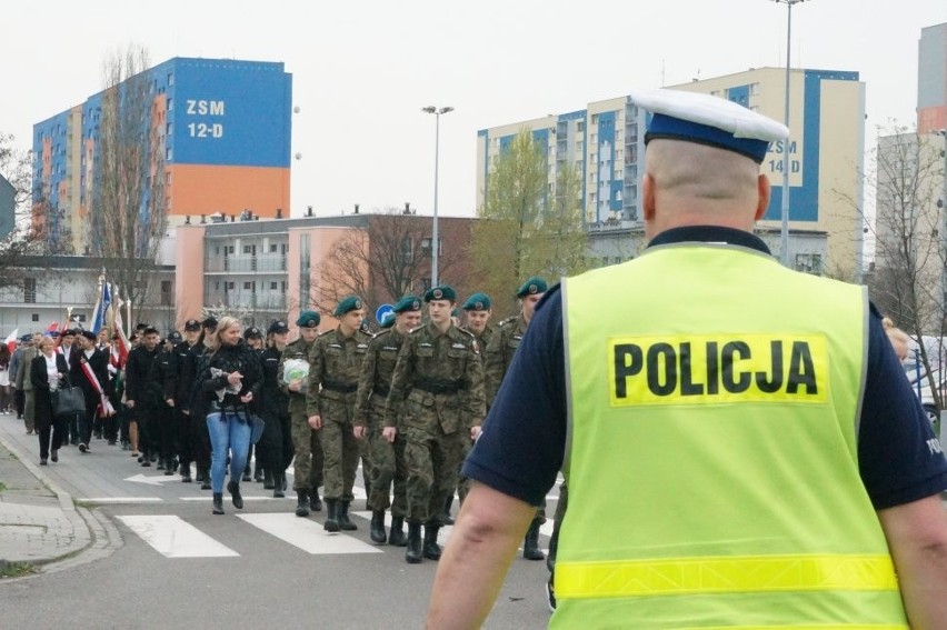Zabrze: marsz ulicami miasta w rocznicę Zbrodni Katyńskiej [ZDJĘCIA]