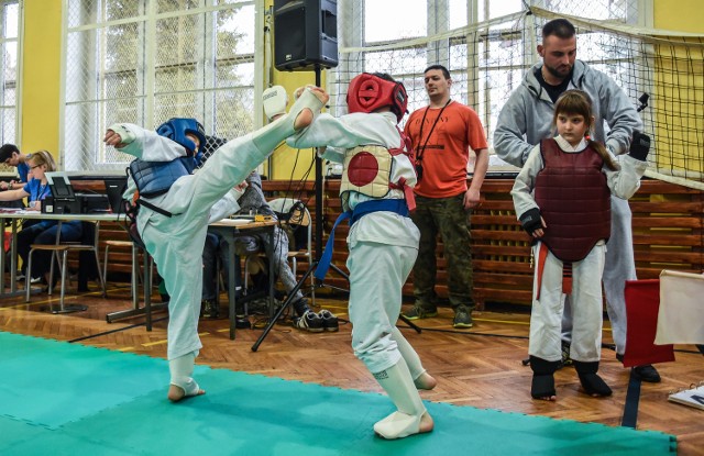 Prawie 80 młodych karateków wzięło udział w trzeciej edycji wewnętrznych mistrzostw  Klubu. Dzieci reprezentujące kilkanaście grup ćwiczących w Bydgoszczy oraz klubowe filie w Dobrczu, Gostyninie i Łochowie rywalizowały w konkurencjach: kata, kumite i grappling.