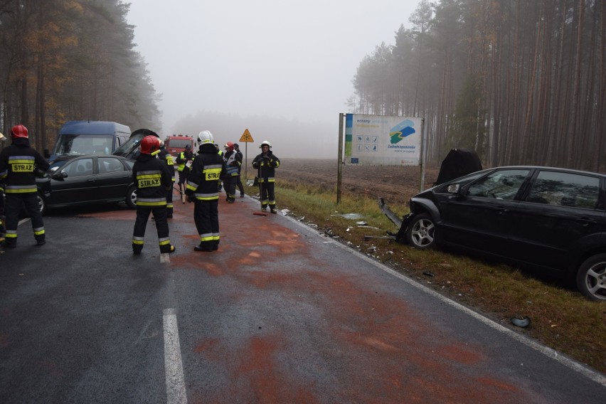 Wypadek z udziałem trzech pojazdów na drodze ze Szczecinka...