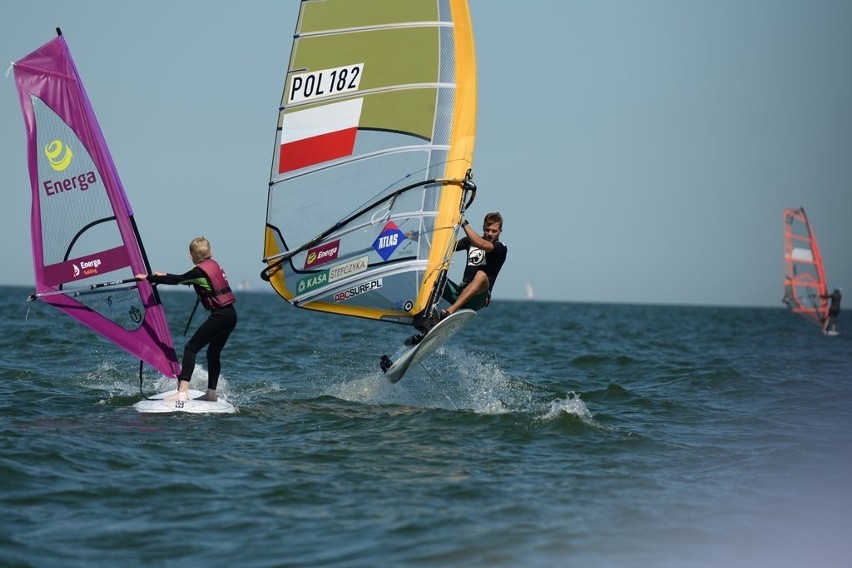 Mali adepci windsurfingu w Sopocie mogą pobierać nauki u...
