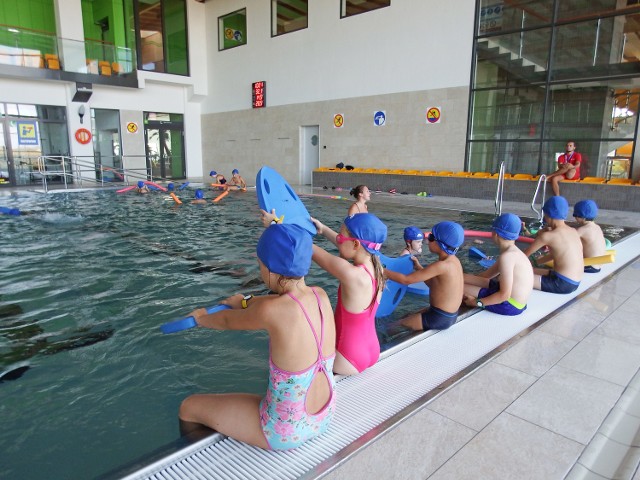 W czasie inauguracji programu pływać uczyły się dzieci