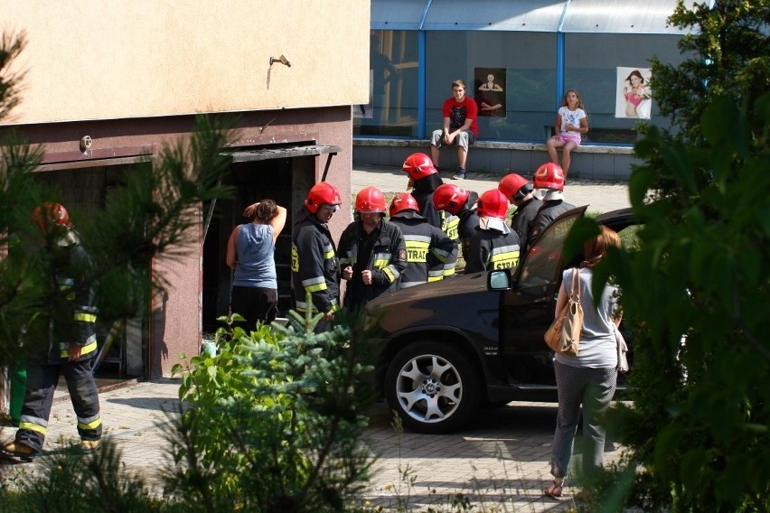 Gdańsk: Pożar na ul. Łódzkiej. Zapalił się garaż pod blokiem [ZDJĘCIA]