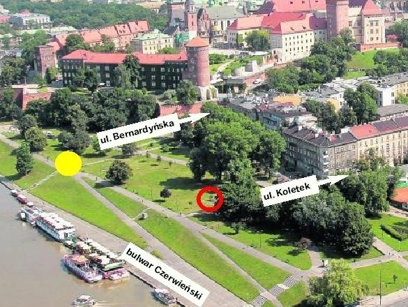 Żółta kropka - to, wg projektu z konsultacji,  planowany pomnik AK. Czerwone kółko to pomnik Dżoka