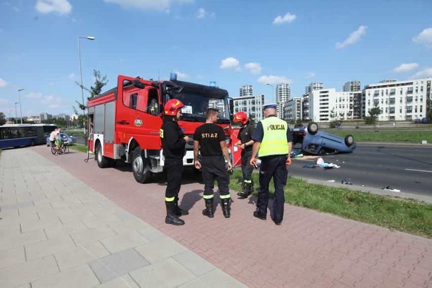 Wypadek na ul. Stella-Sawickiego. Droga w kierunku centrum...