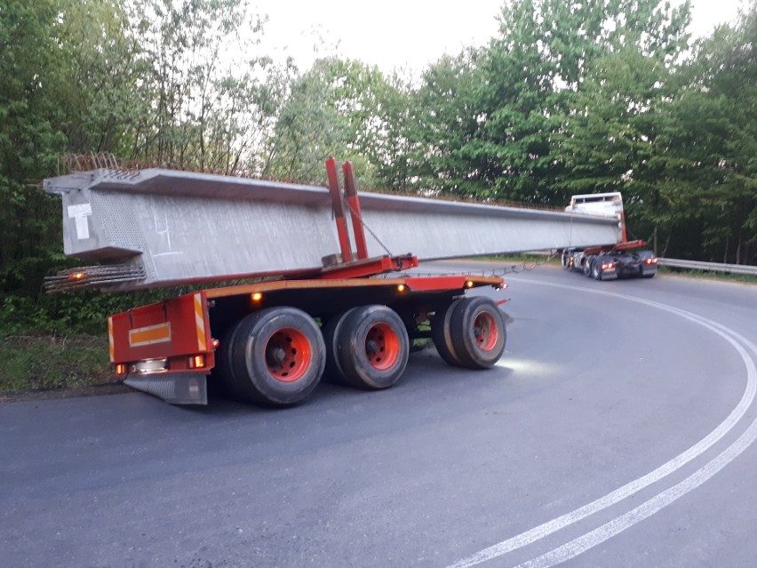 Do zdarzenia doszło w środę nad ranem na serpentynach drogi...