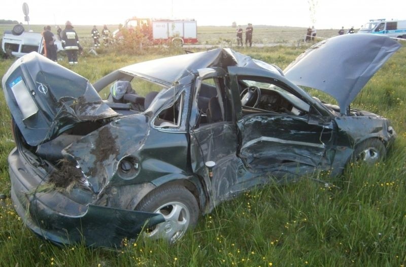 Ruda Skroda. Wypadek. Opel zderzył się z volkswagenem. Osiem osób w szpitalu (zdjęcia)