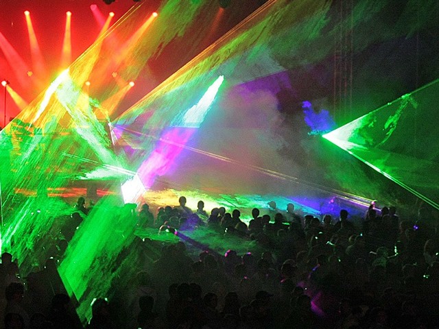 Niesamowity klimat koncertu podkreślała gra laserów