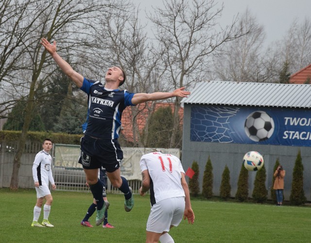 Watkem Korona Bendiks Rzeszów ograła KS Wiązownica 3:1 w sobotnim meczu 4 ligi podkarpackiej odnosząc czwarte zwycięstwo w pięciu wiosennych meczach. PRZECZYTAJ RELACJĘ Z MECZU, PO KTÓRYM ZREZYGNOWAŁ TRENER GOŚCI