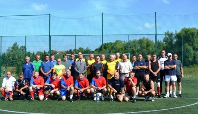 40 zawodników spotkało się na szydłowieckim boisku  "Orlik&#8221;, aby zagrać w I Wakacyjnym Turnieju Oldboyów w Piłce Nożnej.