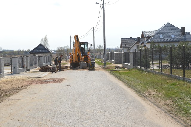 Budowa kanalizacji w Wieniawie, to najważniejsaze zadanie realizowane w ostatnich latach, a część prac już zakończono.