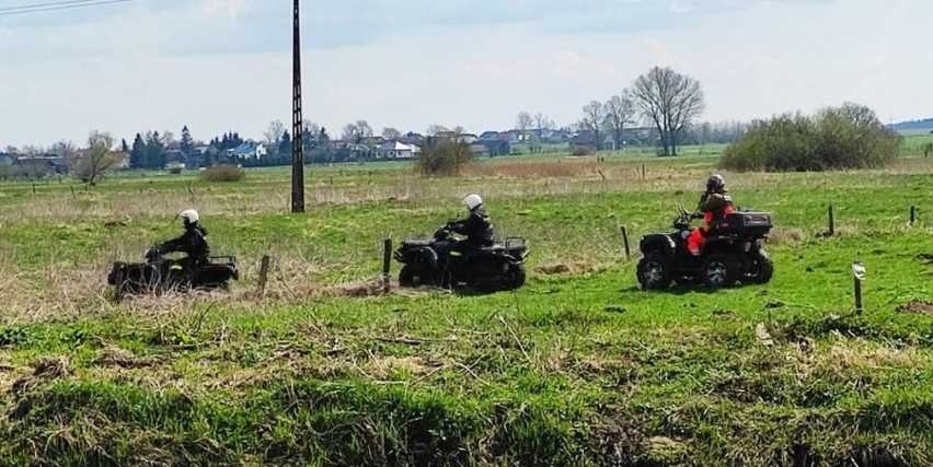 Poszukiwania Kazimierza Żarskiego. Policja nie ustępuje w poszukiwaniach 72-latka. Gdzie jest zaginiony mieszkaniec Brańska? [ZDJĘCIA]