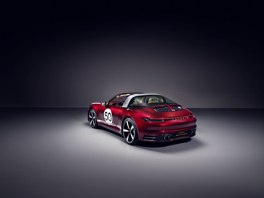 Porsche 911 Targa 4S Heritage Design Edition...