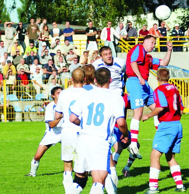 Piłkarze słupskiego Gryfa 95 w sobotę o godz. 17.00 na stadionie przy ulicy Zielonej podejmą Czarnych Czarne.