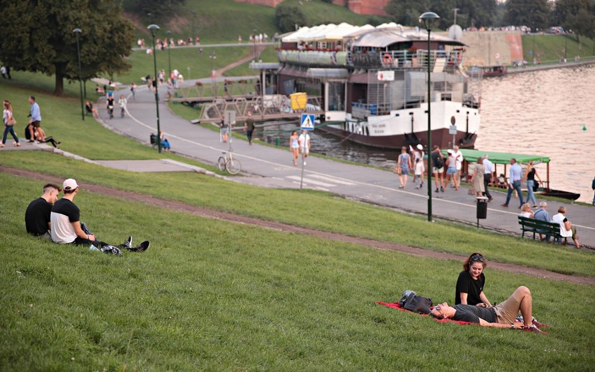 Forum Przestrzenie wieczorową porą. Ludzie, impreza i...