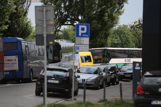 25.05.2018 wroclawwybrzeze slowackiego parking dla autokarow autokary turystyczne parkowanie turystyka autokar gazeta wroclawskatomasz holod / polska press