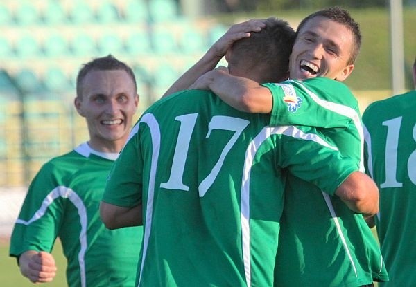 Piłkarze z Polkowic mieli dziś wiele powodów do radości. Wygrali pierwszy mecz w sezonie 2011/2012.