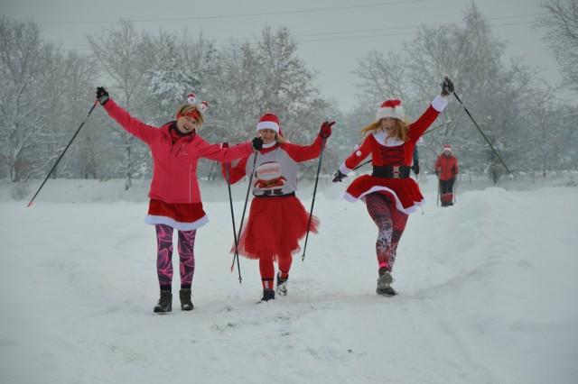 Po raz 11 w Obliwicach (gm. Nowa Wieś Lęborska) zostało zorganizowane Mikołajkowe Nordic Walking.