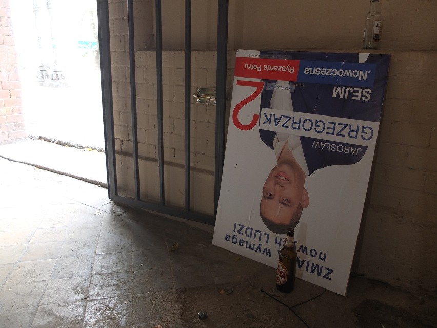 Za zniszczenie plakatu lub jego uszkodzenie grozi 150...