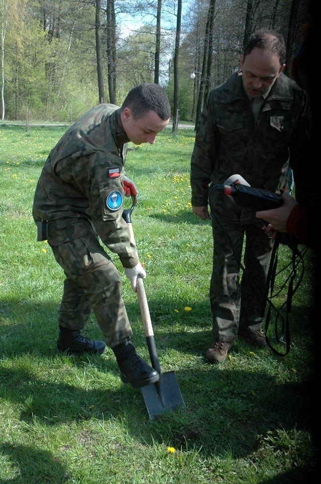 Uczniowie z Łaz posadzili drzewa