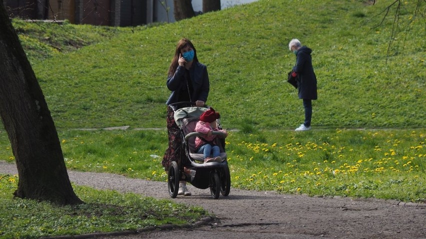 Parki i lasy otwarte. Spacerowiczów w Koszalinie nie brakuje [ZDJĘCIA]