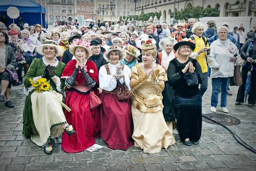 Wrocław: Marsz Kapeluszy rozpoczął Dni Seniora (ZDJĘCIA)