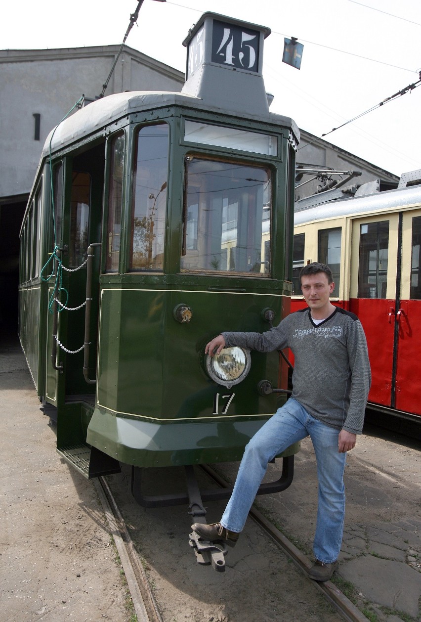 Jak działkową altankę zamienił w turystyczny tramwaj