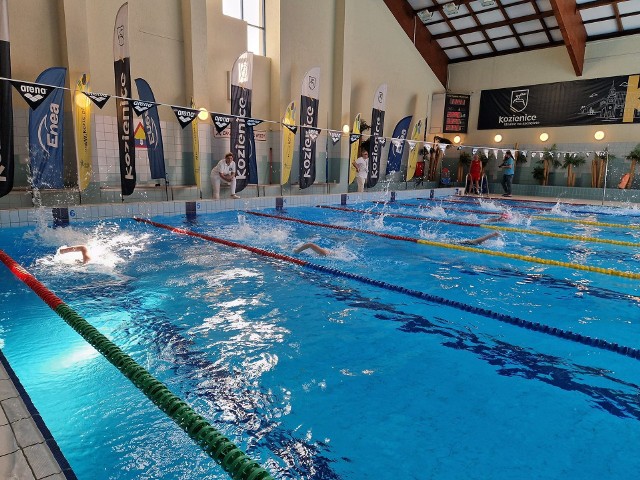 W sobotę młodzi pływacy startowali w Kozienice Sprint CUP 2023, na pływalni Delfin.