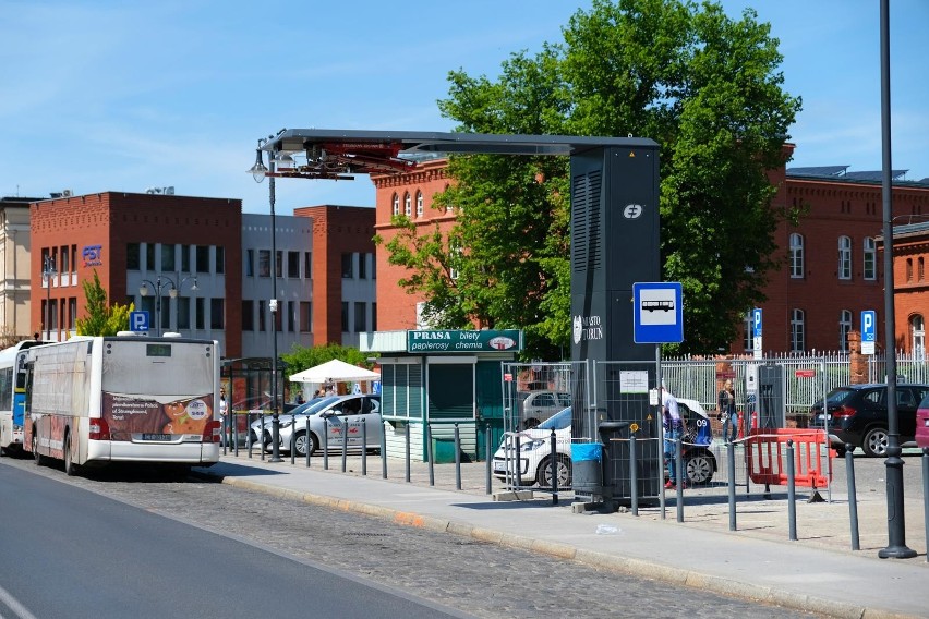 Ładowarka pantografowa dla autobusów elektrycznych przy Pl....